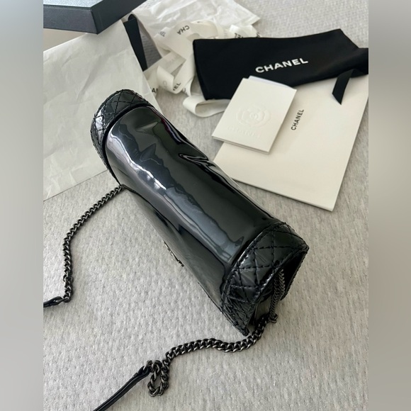 Chanel Reverso Boy bag - Picture 8 of 11